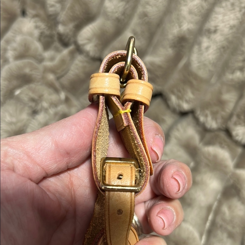 Louis Vuitton Beige Leather Luggage Tag - Picture 6 of 12